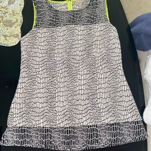 No longer fits well. Banana Republic textured shirt, size 0.